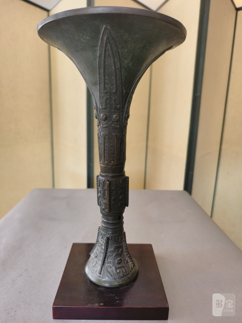 A bronze 'gu' vase with archaistic relief decoration - 图11